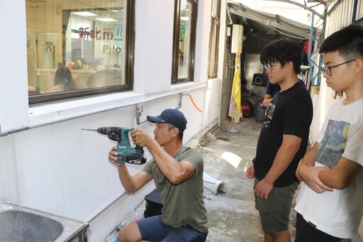 林口觀照園攜手少年培力園獻愛心 為街友租屋處粉刷改善屋況