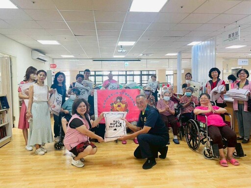 臺南榮家感謝四季愛心歌友會捐贈愛心被 關懷住民長輩