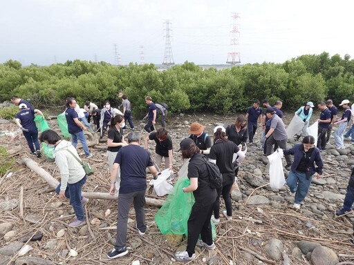 上福集團從淨灘落實「源頭減塑」 海廢垃圾化身藝術畫 台中港酒店限定展出