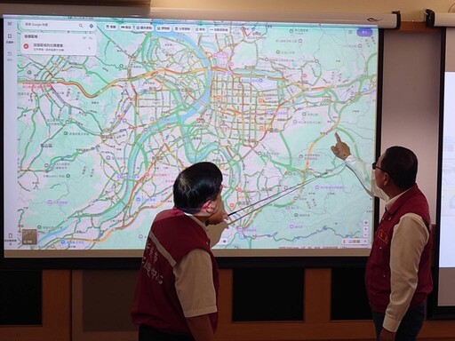 新北教師節連假迎車潮 侯友宜視察交控中心、啟動秋冬交安計畫