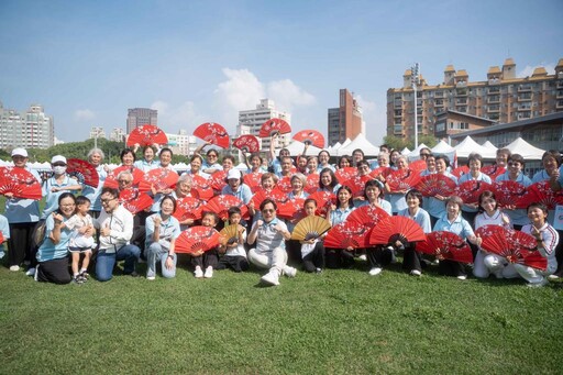 健康快樂、幸福呷百二 竹市長青運動會2千名長輩同樂活力十足