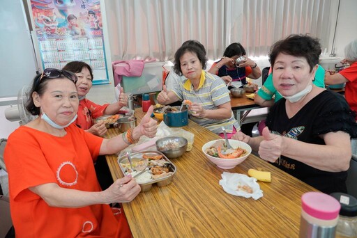 饕針生鮮捐贈4萬元食材響應惜食分享網 中秋節為長輩共餐加菜送暖