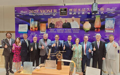 【全球巡展重磅來襲】摩瑟水晶三巨頭首度合體來台!《伊卡洛斯的飛行夢》《酒神與穀神》等限量鉅作揭幕 古典與現代美學震撼交融!