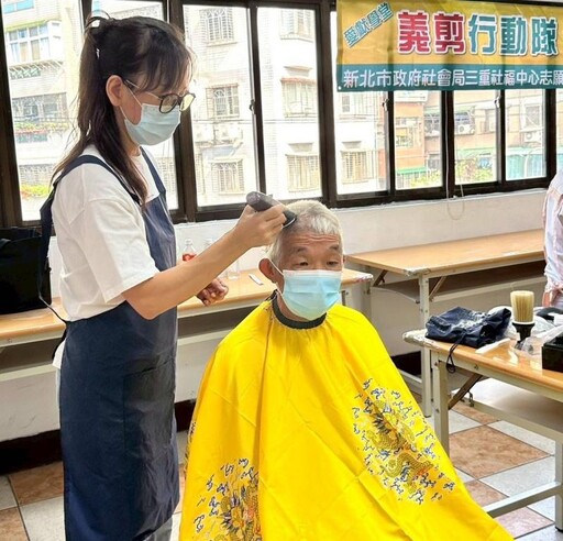 中秋佳節送暖情 社福團體攜手關懷街友