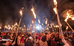 清境火把節24日晚間登場 吸引大批遊客熱情參與