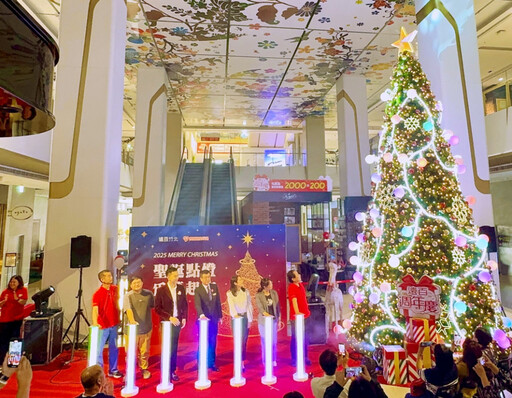 最浪漫冬季氛圍在竹北遠百！ 7米高浪漫璀璨室內聖誕樹開箱迎賓