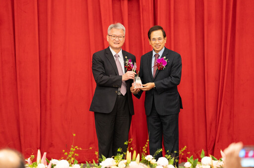 中山醫大65週年校慶 吳元煌獲頒名譽博士、護理系六十載傳承同慶