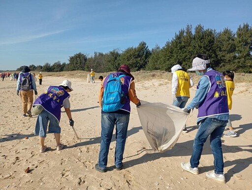 金門政風處攜手廉政志工推動永續發展淨灘(貪)行動