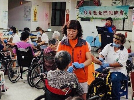臺東金同會有愛無礙 關懷機構長者以厚鄉誼