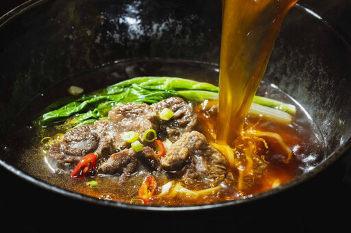 滿漢大餐 Gold 系列掀冬季熱潮 泡麵湯底變身火鍋神器