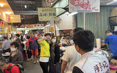 立委陳亭妃走入市場 呼籲姐姐妹妹站出來力挺台南第一位女市長