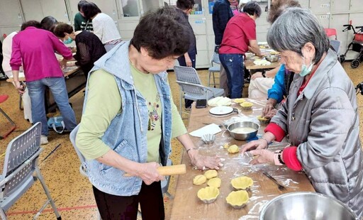 歡樂好玩、實用有趣 八德榮家烘焙教室住民長輩大展手藝同樂幸福食光