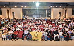 120顱顏家庭相聚臺南 以薩克斯風戲劇演出走出屬於自己舞台