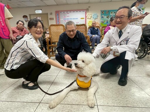 高榮南院驚現貴賓萌犬 長者與大仁科大共譜療癒時光