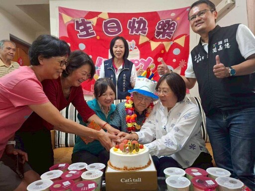 百歲榮民唐伯伯紀壽哼唱軍歌 嘉義榮服處與公所齊慶賀