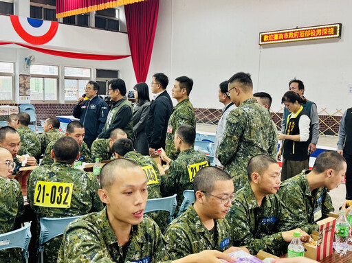 黃偉哲慰問新訓役男 致贈慰勞品表達市民敬意