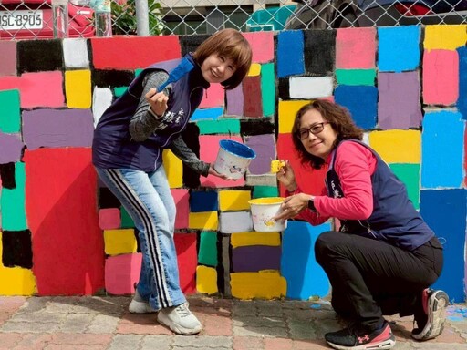 永信國小學子大創意 :復華里牆面變身彩色故事牆