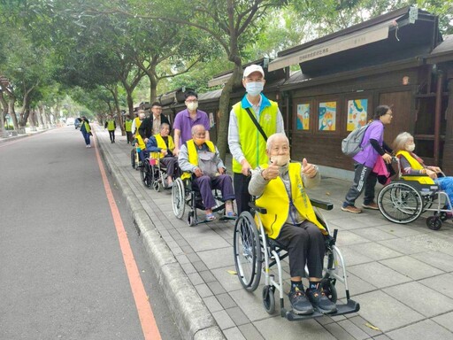 白河榮家住民童樂會 綠色隧道散步開心喜悅