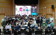 南大推國科會科普 南二中學生沉浸式體驗AI講臺語學英語