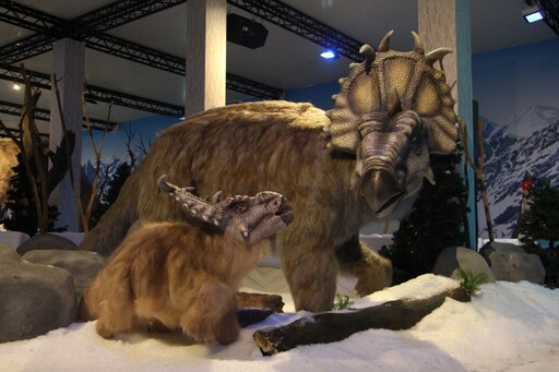 【有片】寒假親子展覽首選！「侏羅紀 X 恐龍雪世界」在台北打造零下極凍體驗 5 大亮點搶先看