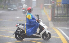 快訊／收假大雷雨來襲！13縣市大雨防強陣風 台北3區淹水警戒