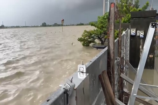 一門之隔大水肆虐 台南百年米廠抗洪畫面曝光震撼2萬人