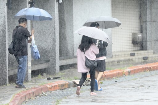 快訊／午後雨彈又來狂炸！10縣市豪雨強襲 2地淹水警戒