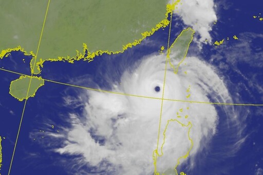 「山陀兒」凌晨轉強颱仍在變胖又龜速 9縣市陸警、預估明登陸南台灣