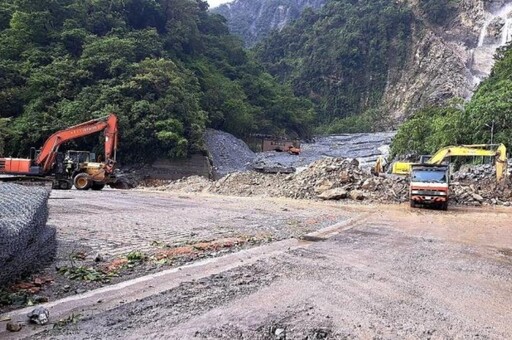 花蓮鐵公路中斷如同孤島 政府啟動陸海空接駁疏運