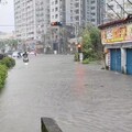 【有片】輕颱「天兔」還沒來宜蘭就下暴雨 羅東淹水民眾怨：要坐船上班了