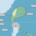 天兔暴風圈進入屏東及恆春半島 路徑轉西明、後天影響最劇烈