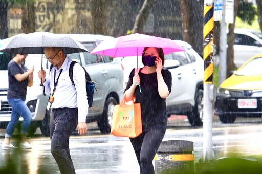 傘再多帶2天！中部以北明仍有雨 下周將有更強冷空氣