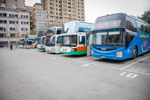 竹市敬老卡及愛心卡再升級！再推國道客運2路線 邱臣遠：就醫、旅遊更便利