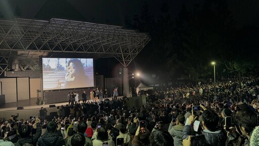 大安森林公園放映《愛情萬歲》 楊貴媚陪3千影迷「邊哭邊跨年」