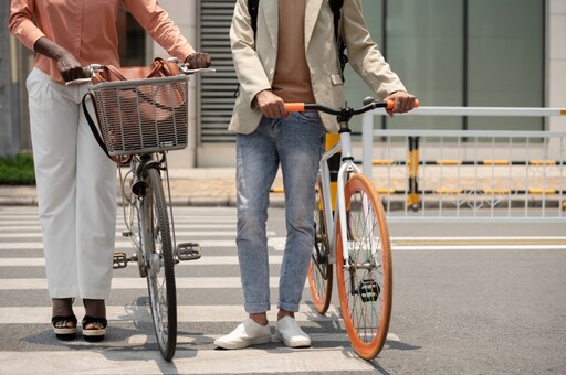 過斑馬線要牽車！北市去年自行車違規暴增127% 「這些行為」恐讓你被罰