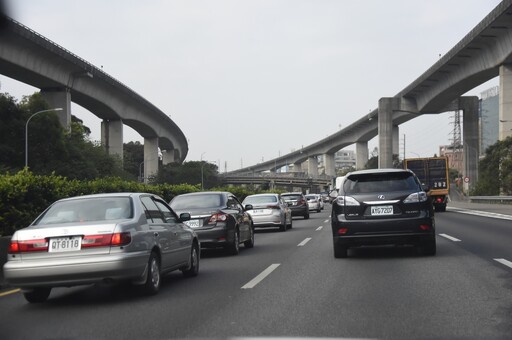 228連假第二天防賞花車潮 國道留意9大地雷路段