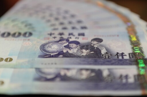 小心詐騙！出國路人搭訕要求看「台幣長怎樣」 旅遊達人曝後果：遇到快逃