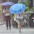 今鋒面通過雨彈狂襲 專家示警「中部以北地區」慎防劇烈天氣