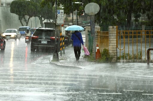 【一周天氣預報】兩波鋒面接連來襲 下周又濕又熱、北東部防雷雨炸