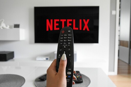 Netflix大改版!電視介面升級 手機AI搜尋、短影音推薦同步上線
