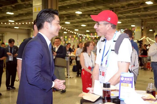 世壯運晚會宴請選手 外國嘉賓大啖鳳梨酥、鹽酥雞及水煎包