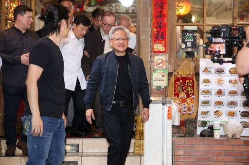 「兆元宴」經典照再現!黃仁勳再訪磚窯台菜餐廳 宴請供應鏈大咖