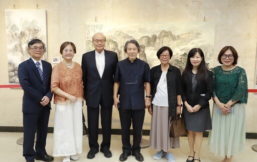 土銀總行「館前藝文走廊」 展出墨研畫會中西合璧水墨創作