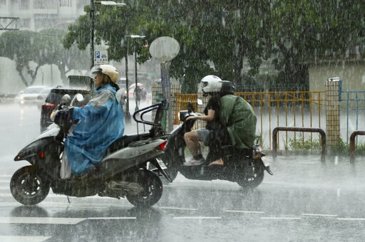 熱帶擾動94W增強接近中 東部明注意豪大雨