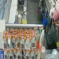 台南「周氏蝦捲」爆出員工將廚餘倒回滷鍋 衛生局稽查再抓4缺失