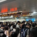 北捷板南線1100人被趕下車塞爆站內 網友哀號：上班要遲到了！