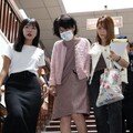 換陳佩琪當庭失控 審判長厲聲問法警：「她是誰？把她拘束起來！」