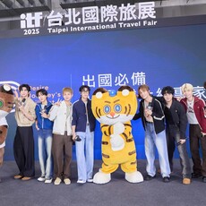 ARKis 彫秦 東翰愛打手遊認是網路重度使用者 崇峻有基本和家人聯絡的功能就OK