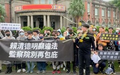 【有影】黃國昌監察院抗議 基進到場拋擲太陽花批：背棄信念、居住正義