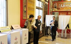 投票日 台南市選委員會主委方進呈 巡視投開票所慰問工作人員辛勞